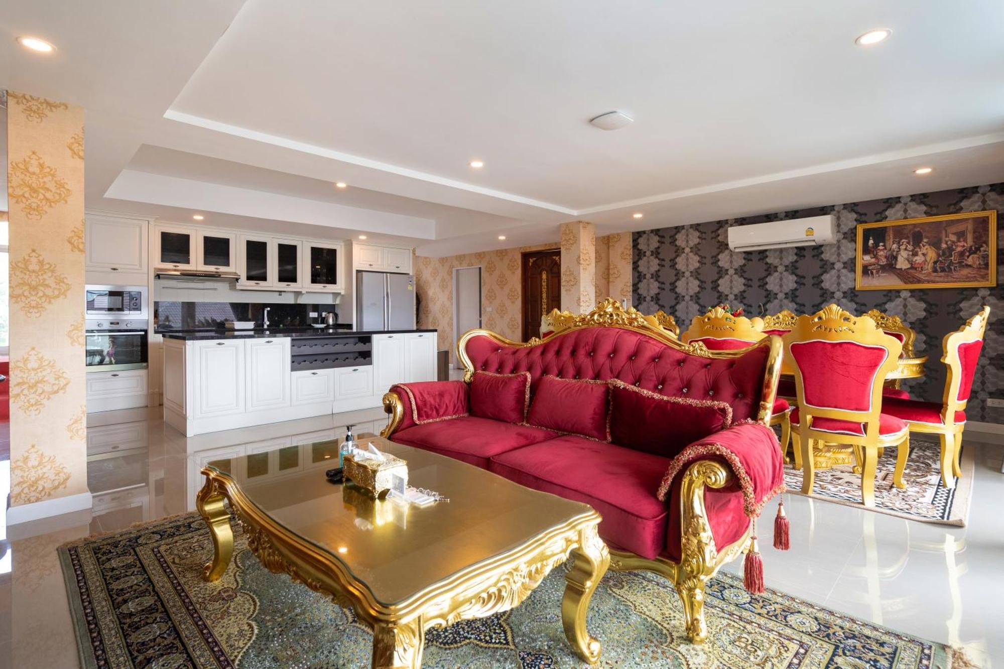 Castle Amazing Private Pool In Great Location Of